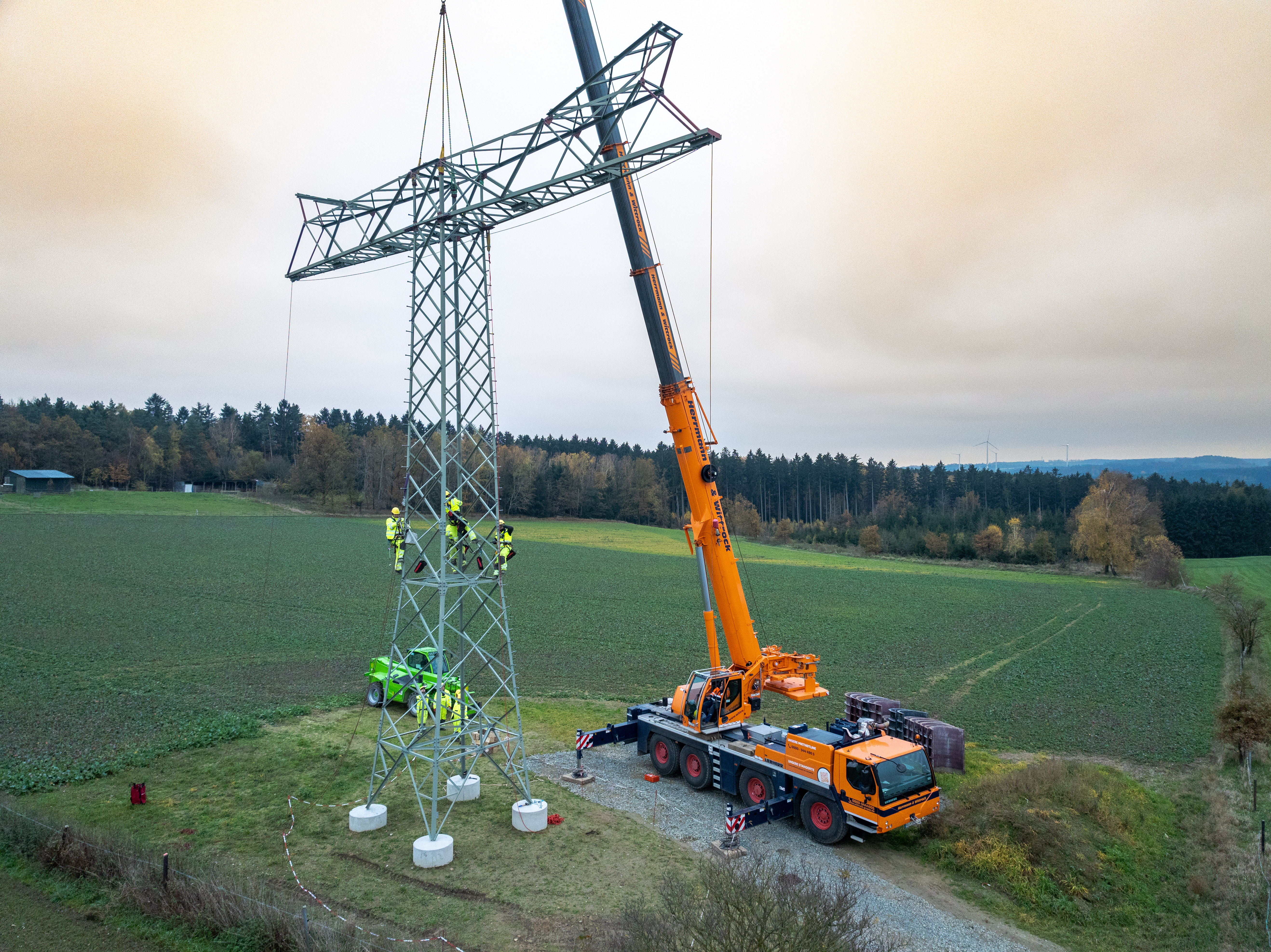 241106_MITNETZ_STROM_Drohne_Crossen-Herlasgrün_Mast-0971 241106_MITNETZ_STROM_Drohne_Crossen-Herlasgrün_Mast-0971