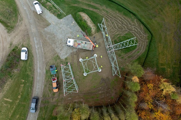 241106_MITNETZ_STROM_Drohne_Crossen-Herlasgrün_Mast-0991