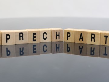 Buchstabenwürfel zeigen das Wort Ansprechpartner Buchstabenwürfel zeigen das Wort Ansprechpartner