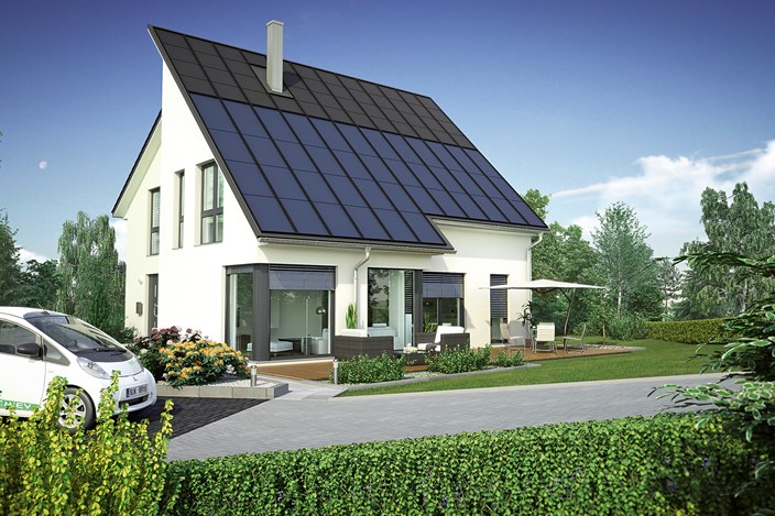 Energieautarkes Haus in Schmölln mit Elektroauto im Carport und blühendem Garten Energieautarkes Haus in Schmölln mit Elektroauto im Carport und blühendem Garten
