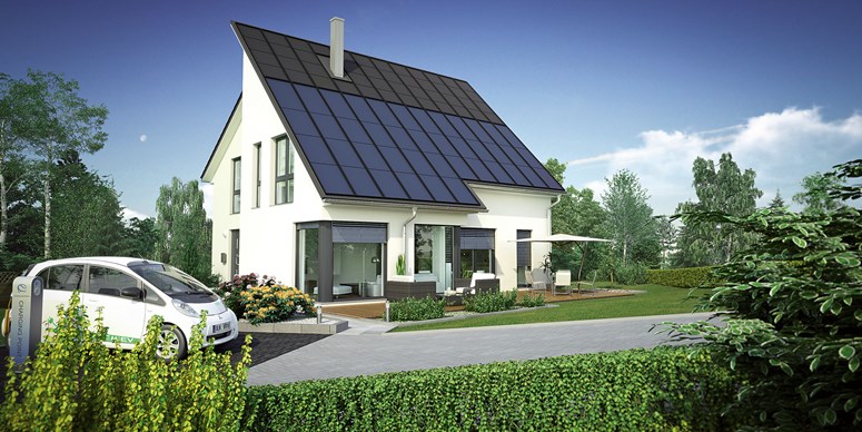 Energieautarkes Haus in Schmölln mit Elektroauto im Carport und blühendem Garten Energieautarkes Haus in Schmölln mit Elektroauto im Carport und blühendem Garten