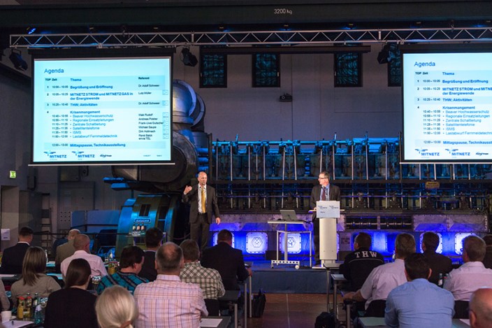 Rede auf Podium Dr. Schweer - Informationsveranstaltung zum Krisenmanagement im Bildungs- und Kommunikationszentrum Wasserkraftwerk Mittweida 14. Juni 2017 Rede auf Podium Dr. Schweer - Informationsveranstaltung zum Krisenmanagement im Bildungs- und Kommunikationszentrum Wasserkraftwerk Mittweida 14. Juni 2017