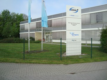 Servicecenter in Köthen - Außenaufnahme bei blauem Himmel Servicecenter in Köthen - Außenaufnahme bei blauem Himmel