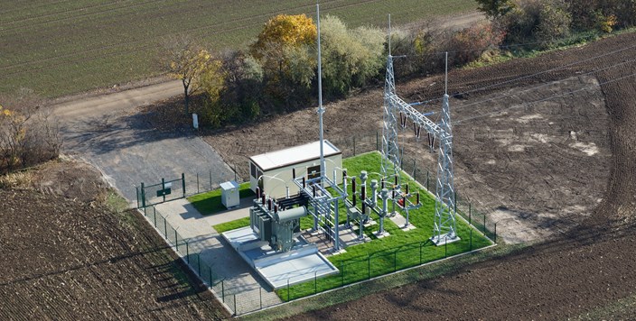 Anlage auf einem Feld - Luftbild Anlage auf einem Feld - Luftbild