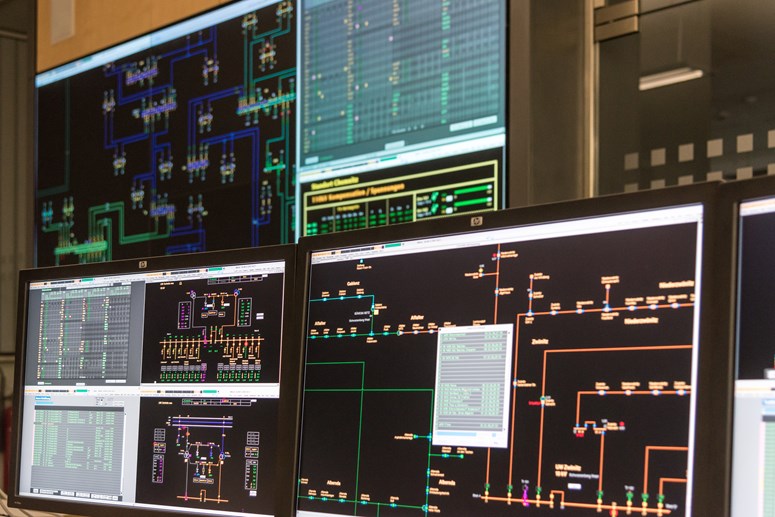Blick auf Monitore der Schaltleitung Blick auf Monitore der Schaltleitung