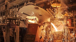 Sachsenguss Innenaufnahme flüssiges Eisen Sachsenguss Innenaufnahme flüssiges Eisen