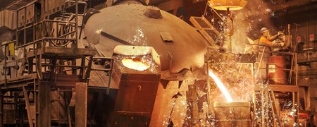 Sachsenguss Innenaufnahme flüssiges Eisen Sachsenguss Innenaufnahme flüssiges Eisen