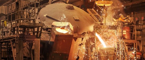 Sachsenguss Innenaufnahme flüssiges Eisen Sachsenguss Innenaufnahme flüssiges Eisen