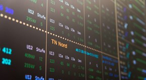 Schräge Sicht auf einem Bildschirm mit Schaltleitungen - Nahaufnahme Schräge Sicht auf einem Bildschirm mit Schaltleitungen - Nahaufnahme