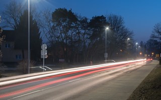 Straße bei Nacht in Langzeitbelichtung Straße bei Nacht in Langzeitbelichtung