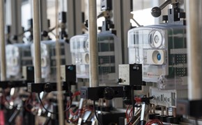 Vier Stromzähler nebeneinander Vier Stromzähler nebeneinander