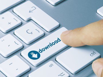 Tastaturausschnitt mit Finger auf fiktiver Taste „download Tastaturausschnitt mit Finger auf fiktiver Taste „download