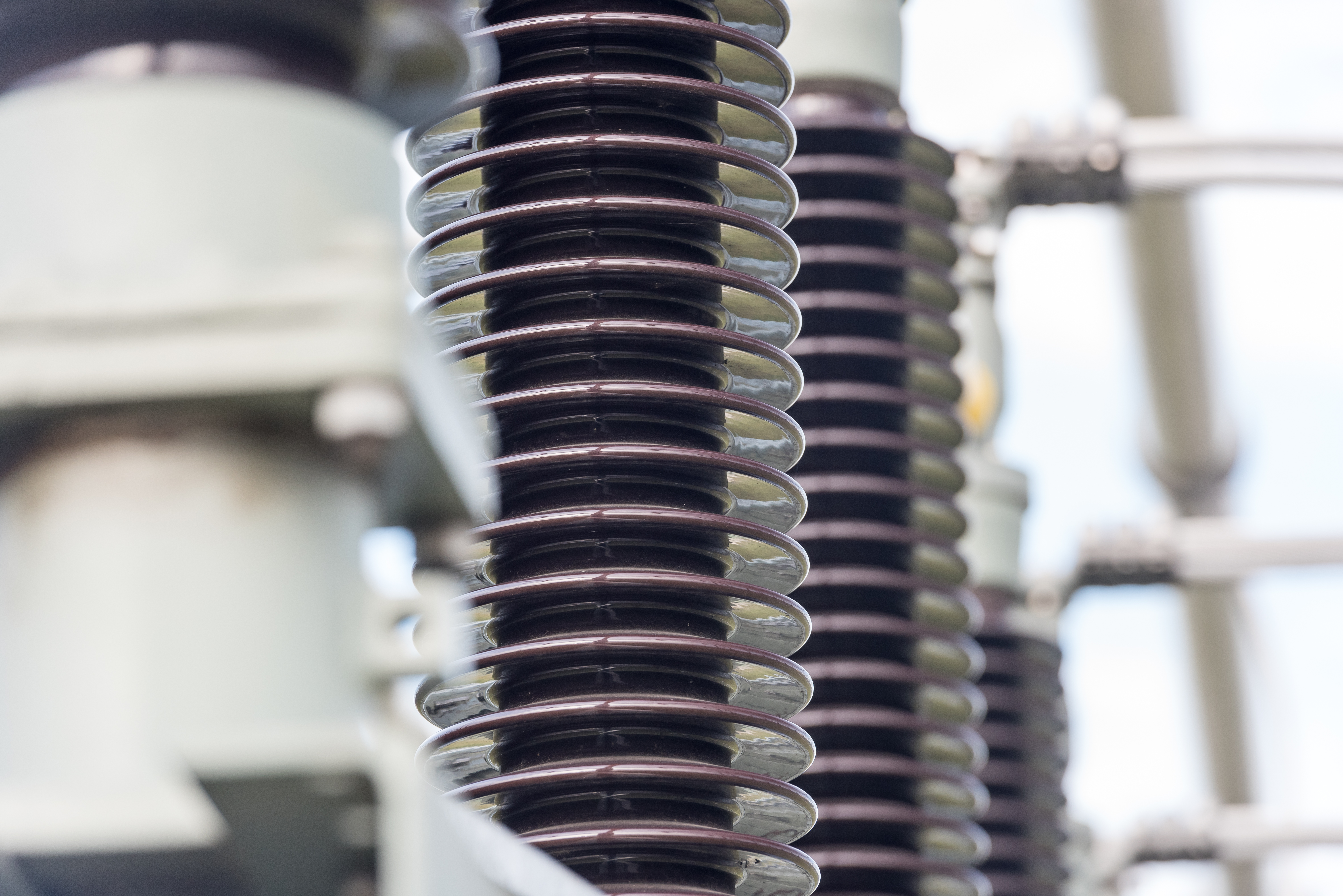 Nahaufnahme einer Anlage im Umspannwerk