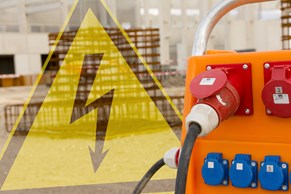 Baustromverteiler mit Warnschild Baustromverteiler mit Warnschild