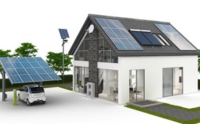 Weißes Haus mit PV und Ladesäule_iStock-1126627224 Weißes Haus mit PV und Ladesäule_iStock-1126627224