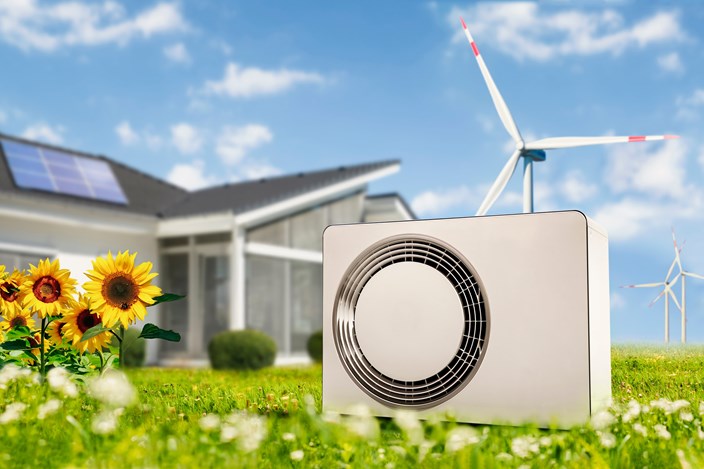 Wärmepumpe mit Haus-, Fotovoltaik- und Windkraft für erneuerbare Energien Wärmepumpe mit Haus-, Fotovoltaik- und Windkraft für erneuerbare Energien